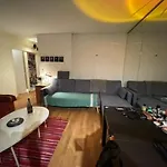 Eiffel Tower View & Swimming Pool, Cosy Appartment - Center